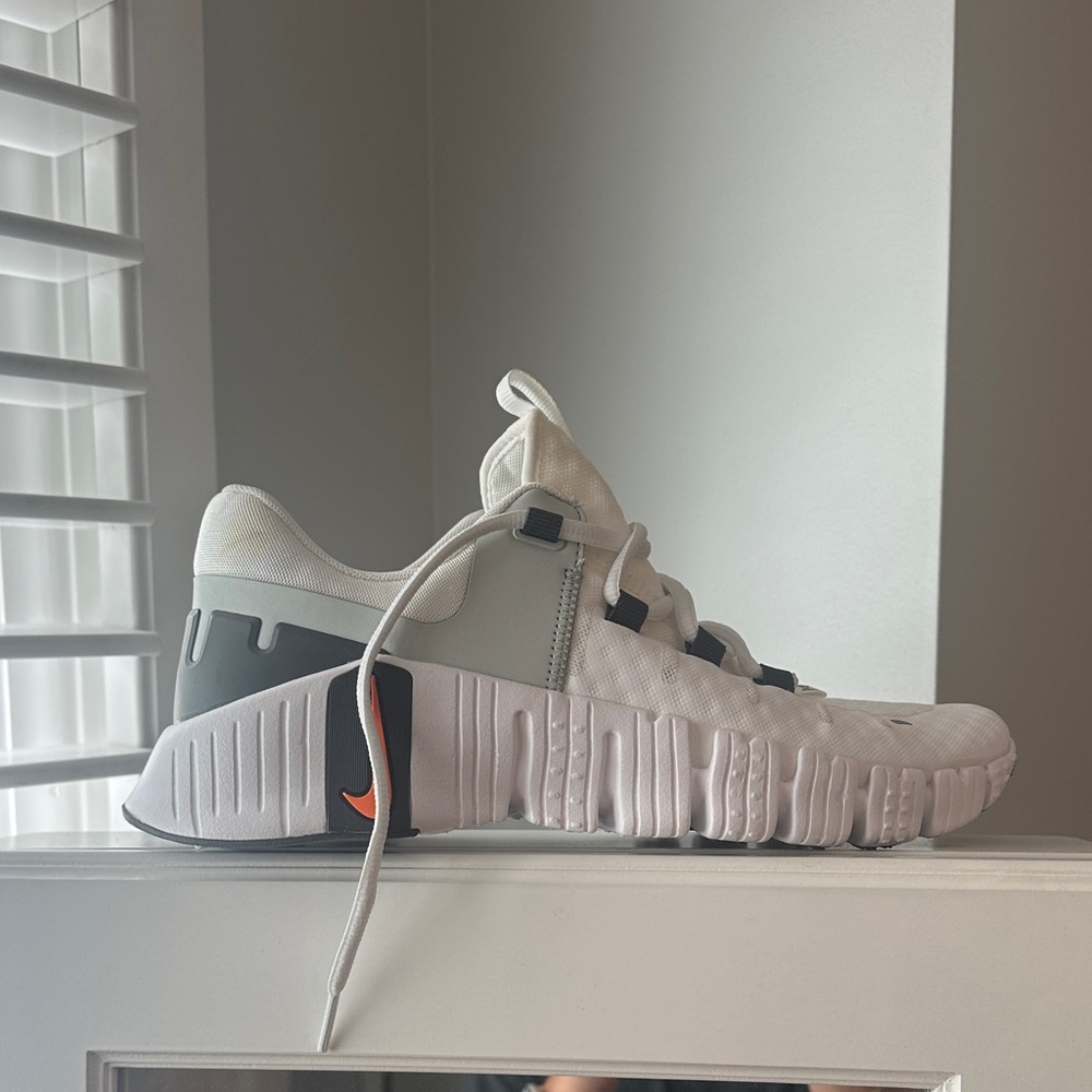 Nike Metcon White and Gray Athletic Shoes